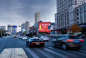 環(huán)山路戶(hù)外燈箱